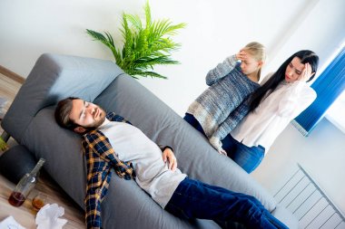 Alkol aile sorunları ile ilgili.