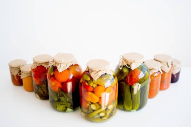 kavanoz turşu sebze ile