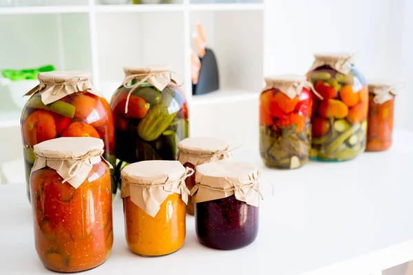 kavanoz turşu sebze ile