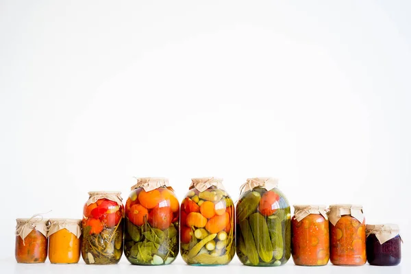 Tégelyek, Pácolt zöldségekkel — Stock Fotó