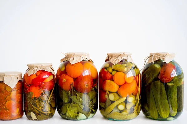 Frascos con verduras en vinagre —  Fotos de Stock