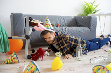 akşamdan sonra bir parti