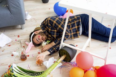 akşamdan sonra bir parti