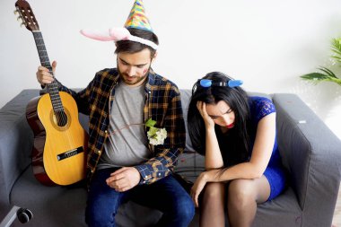 akşamdan sonra bir parti