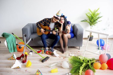 akşamdan sonra bir parti