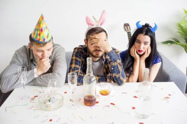 akşamdan sonra bir parti