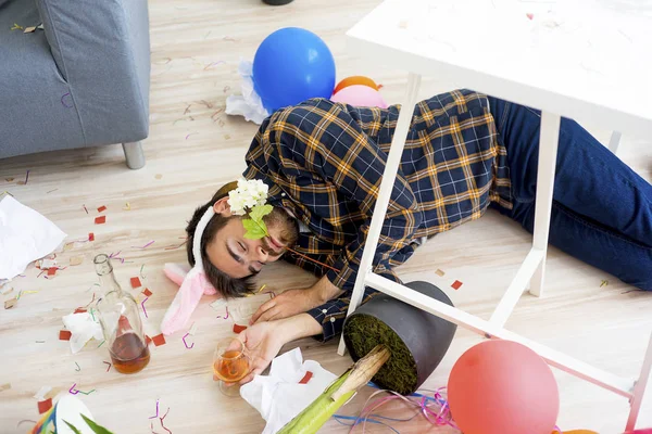 akşamdan sonra bir parti