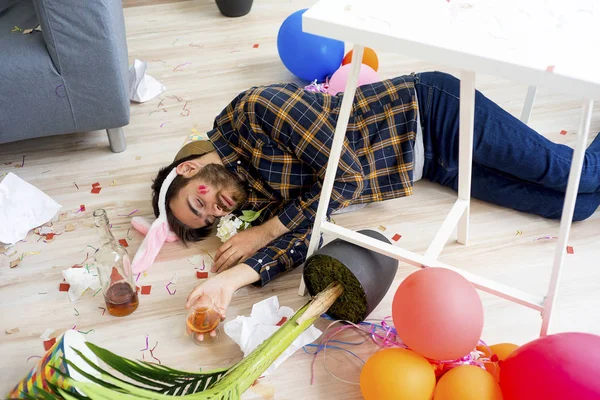 akşamdan sonra bir parti