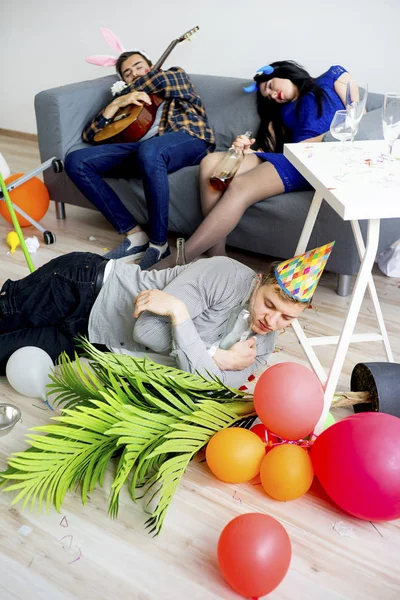 akşamdan sonra bir parti