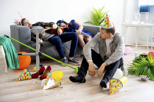 akşamdan sonra bir parti