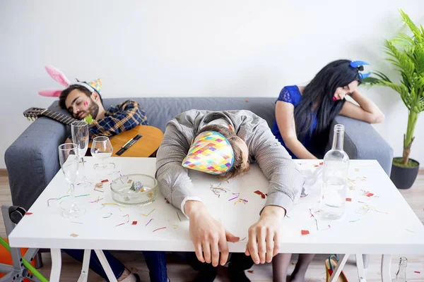 akşamdan sonra bir parti