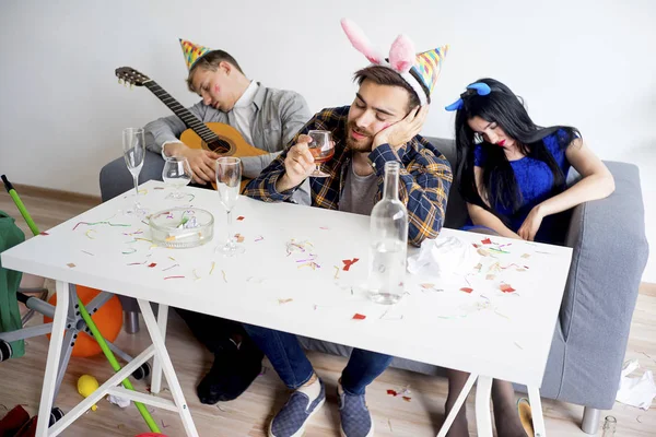 akşamdan sonra bir parti