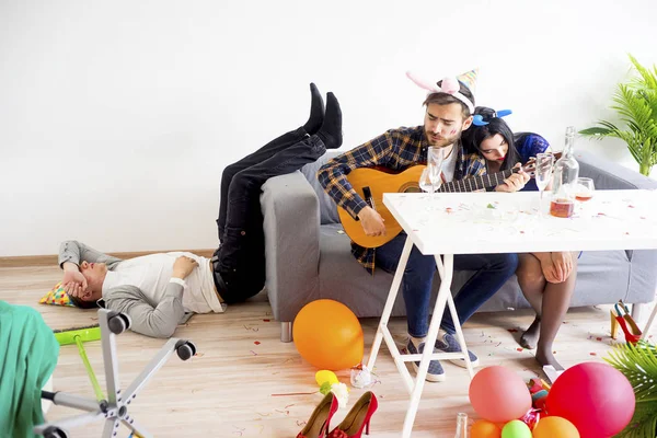 akşamdan sonra bir parti