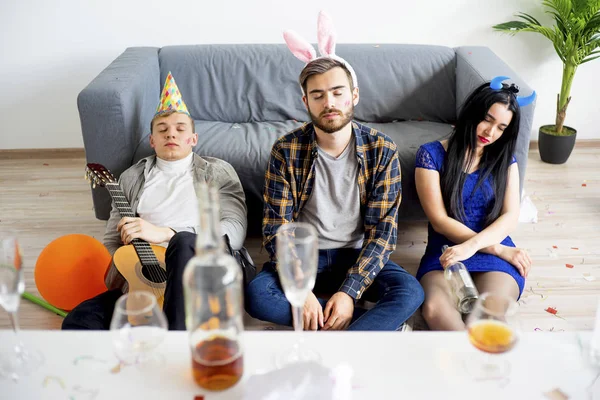 akşamdan sonra bir parti