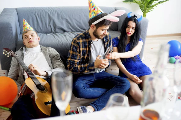 akşamdan sonra bir parti