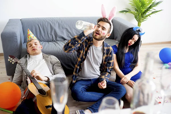 akşamdan sonra bir parti