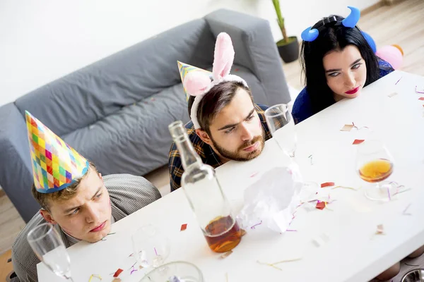 akşamdan sonra bir parti