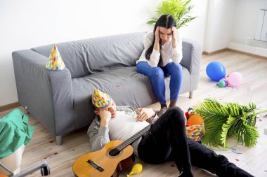 akşamdan sonra bir parti