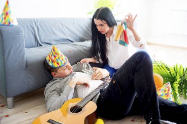 akşamdan sonra bir parti