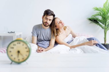 Çift uyuya kalmışım