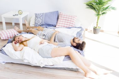 Çift uyuya kalmışım