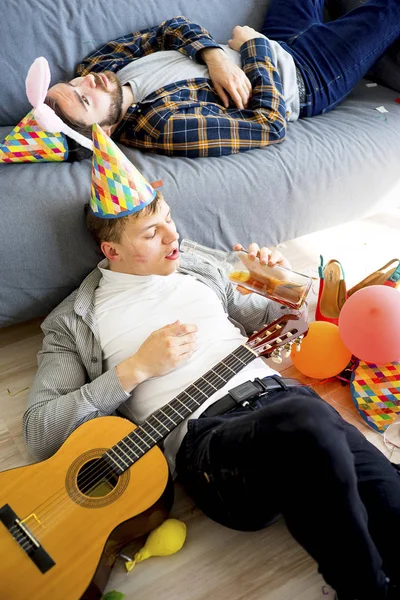 akşamdan sonra bir parti