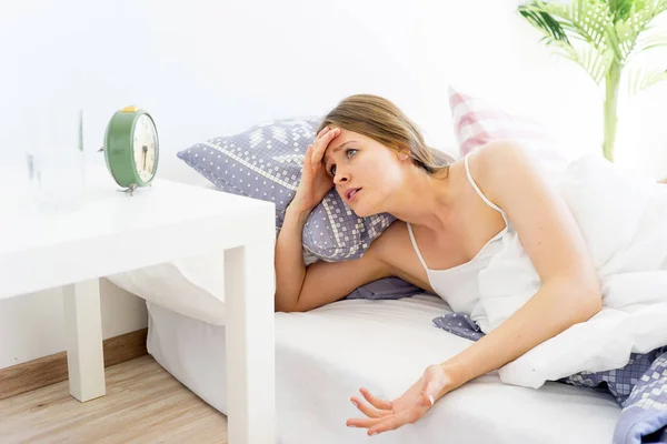 Ragazza si sta svegliando — Foto Stock