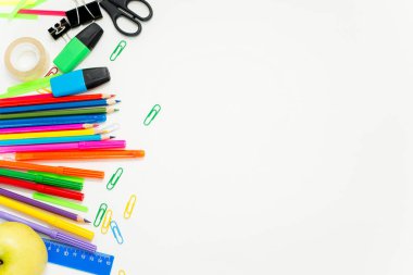 Birkaç okul öğeleri