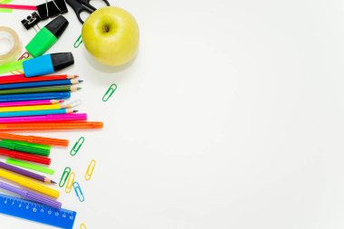 Birkaç okul öğeleri