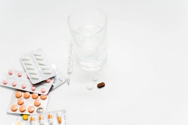 Tıp hapları yığını