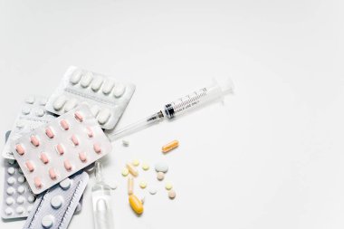 Tıp hapları yığını