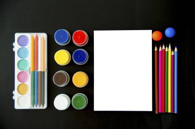 Birkaç okul öğeleri