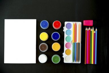 Birkaç okul öğeleri