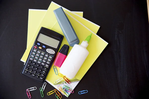 Birkaç okul öğeleri