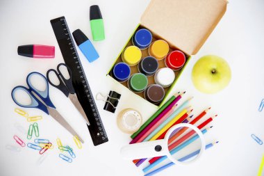 Birkaç okul öğeleri