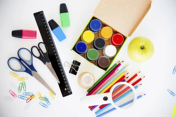 Birkaç okul öğeleri