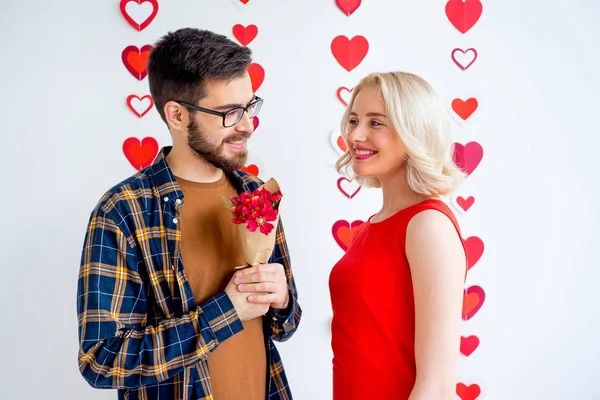 Çift kutluyor Sevgililer günü