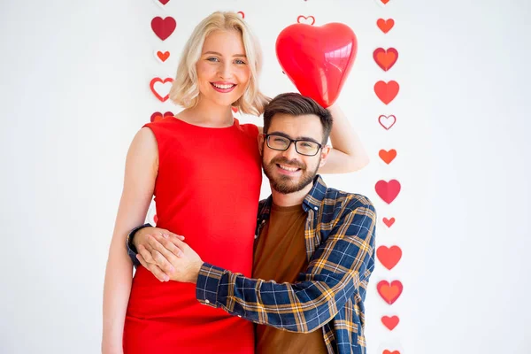 Çift kutluyor Sevgililer günü