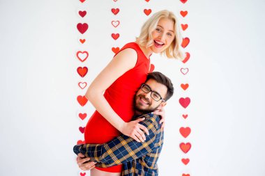 Çift kutluyor Sevgililer günü