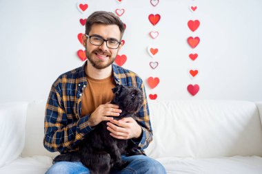 Sevgililer günü ile bir köpek