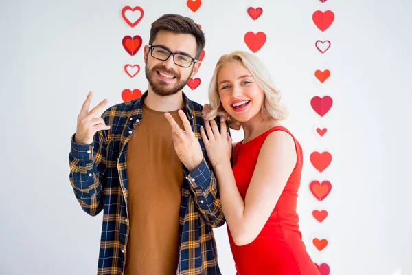 Çift kutluyor Sevgililer günü