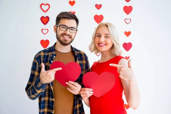 Çift kutluyor Sevgililer günü