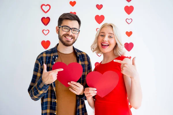 Çift kutluyor Sevgililer günü