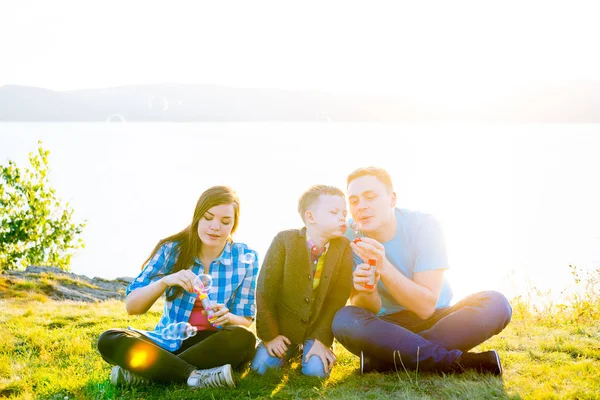 mutlu aile dışında