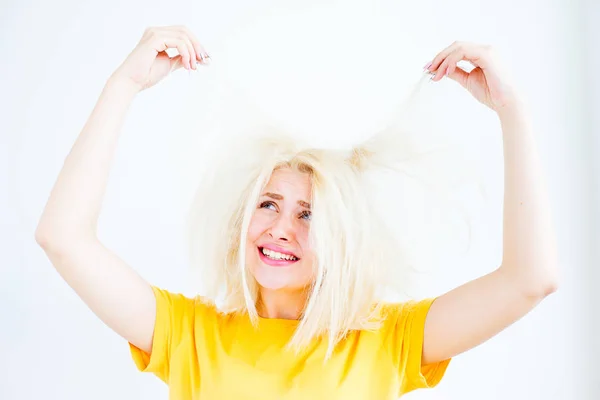 Chica con mal pelo — Foto de Stock