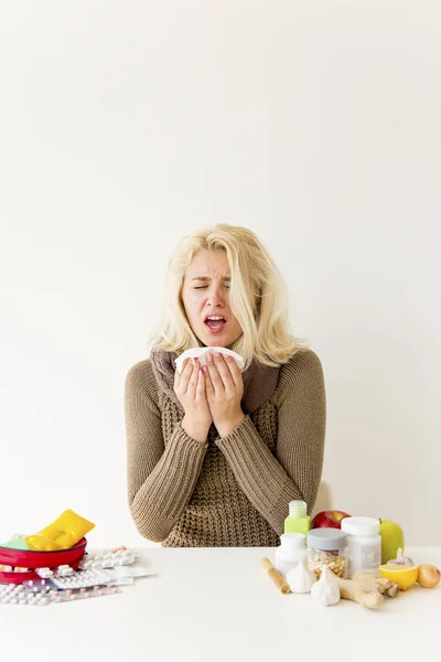 Chica teniendo gripe — Foto de Stock