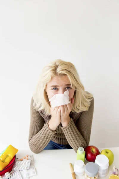 Gadis yang sedang flu — Stok Foto
