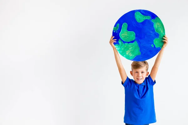 Kids with a globe — Stock Photo, Image