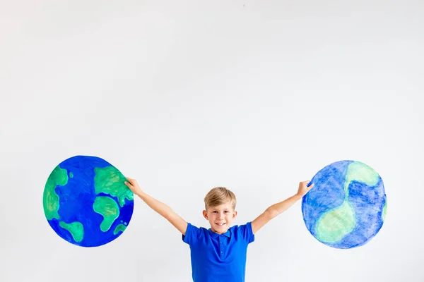 Los niños con un globo — Foto de Stock