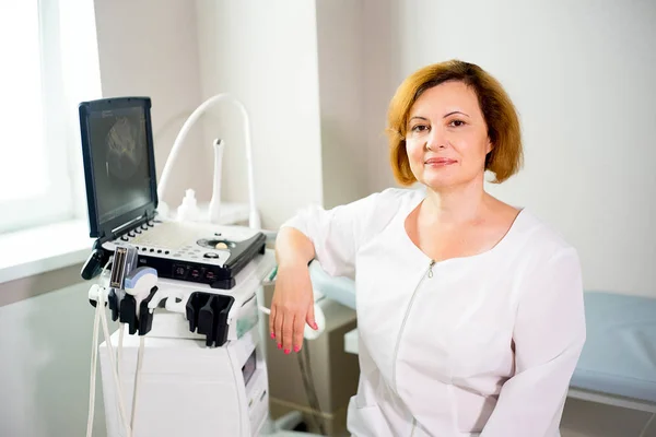 Médico en una clínica — Foto de Stock